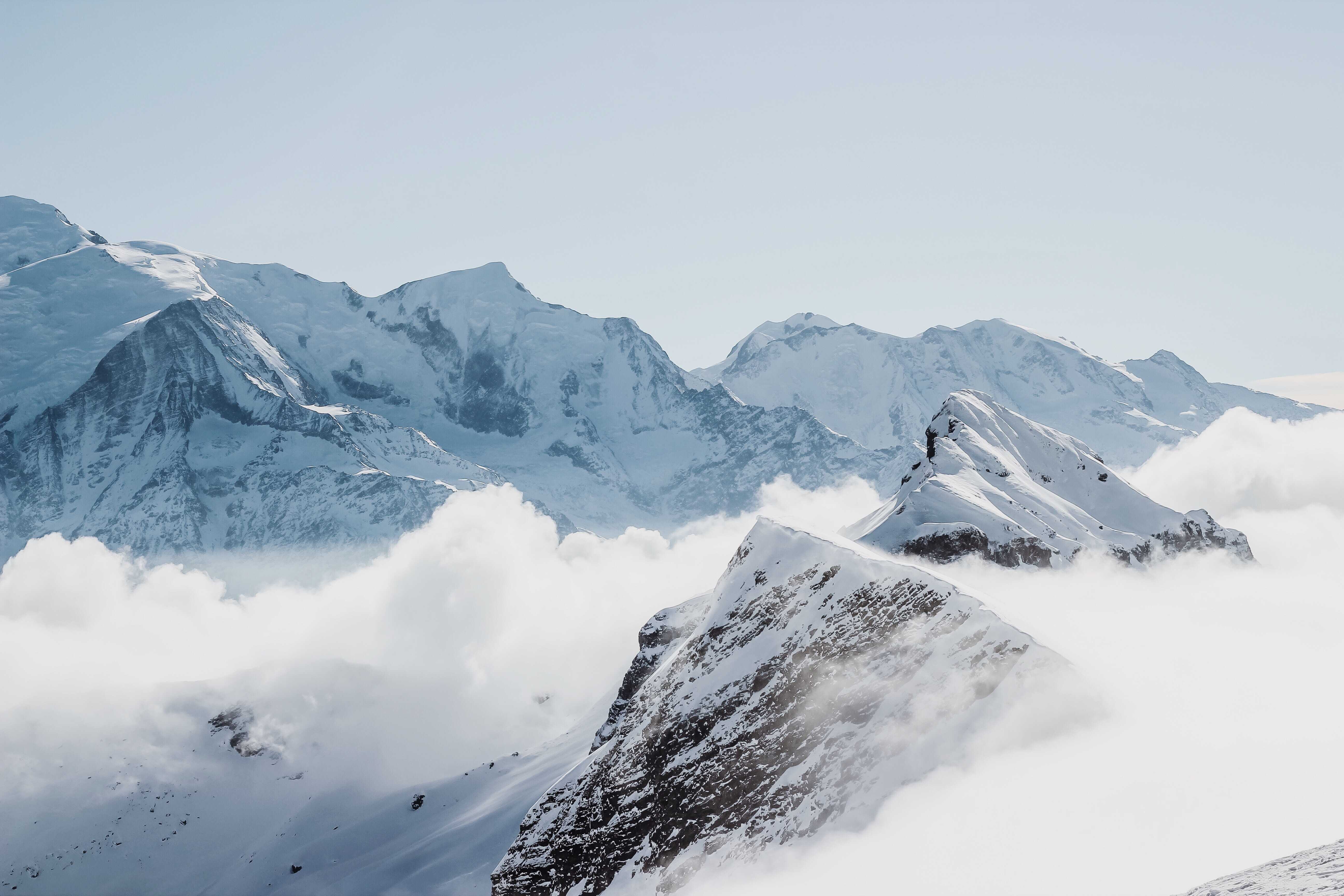 An image of the snowey mountains